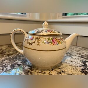 Vintage 1930’s Pareek Johnson Bros England ceramic teapot